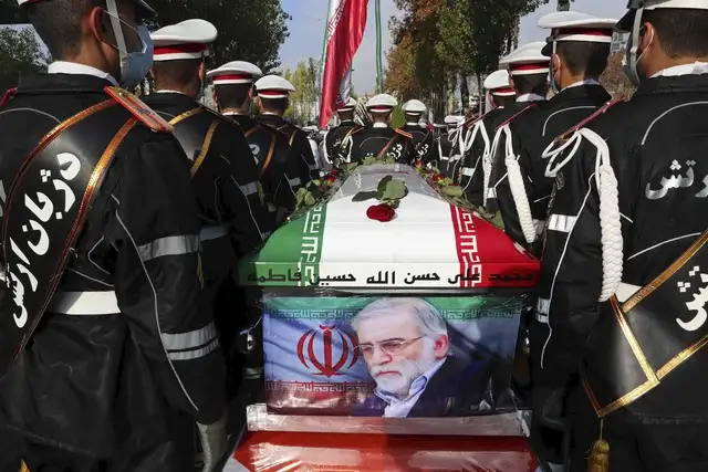 Los funerales de Mohsen Fakhrizadeh comenzaron en el ministerio de Defensa en Teherán. Foto Ap