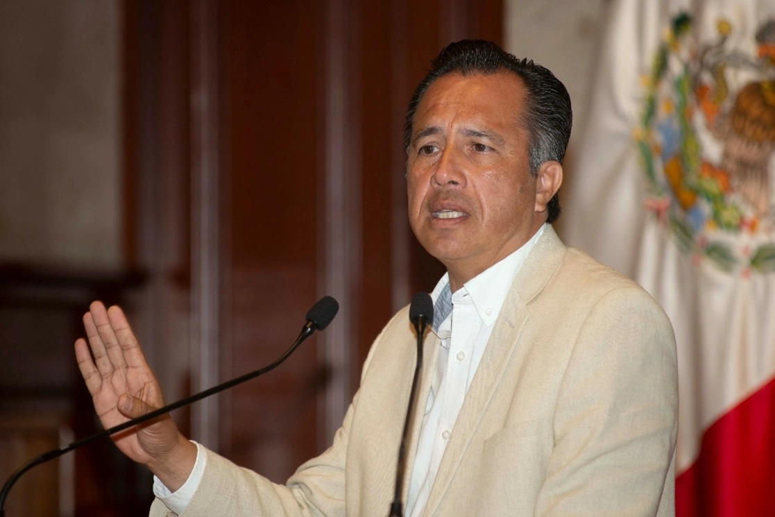 El gobernador de Veracruz, Cuitláhuac García Jiménez, en conferencia de prensa reconoció que a 48 horas de los homicidios de la directora del portal ‘El Veraz’, Yessenia Mollinedo Falconi, y la camarógrafa Sheila Johana García Olvera, en Cosoleacaque, no hay detenidos. Foto Sergio Hernández Vega