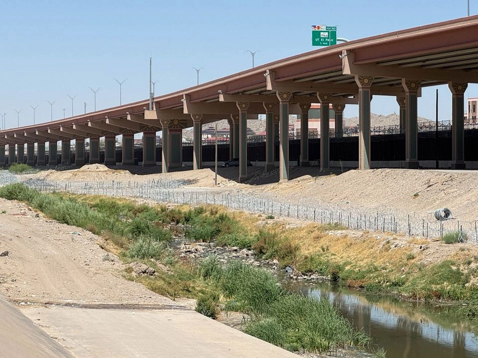 La cuenca del río Bravo, compartida con Estados Unidos, ha sido señalada como una de las más presionadas por la falta de lluvias y el exceso de extracciones aguas arriba.

