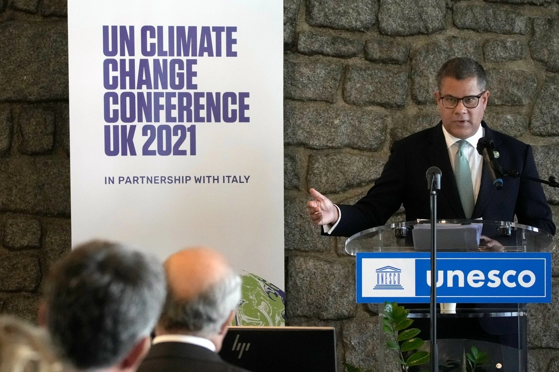 Alok Sharma, presidente británico de la COP26, durante una conferencia de prensa en la sede de la UNESCO en París. Foto Ap