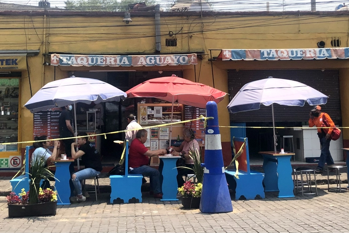 La Sedeco espera que al menos 25 mil negocios se registren al programa “Ciudad al aire libre”, que permitirá la colocación de mobiliario en vía pública. Foto Luis Castillo