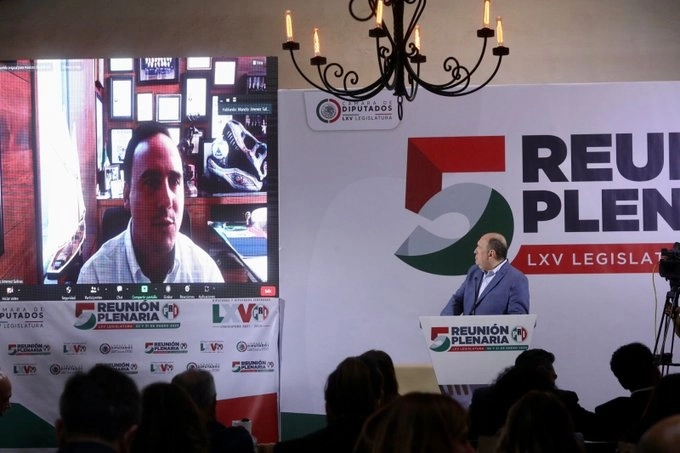 Los legisladores del PRI celebraron una reunión plenaria en una hacienda cerca de La Marquesa. Foto @rubenmoreiravdz
