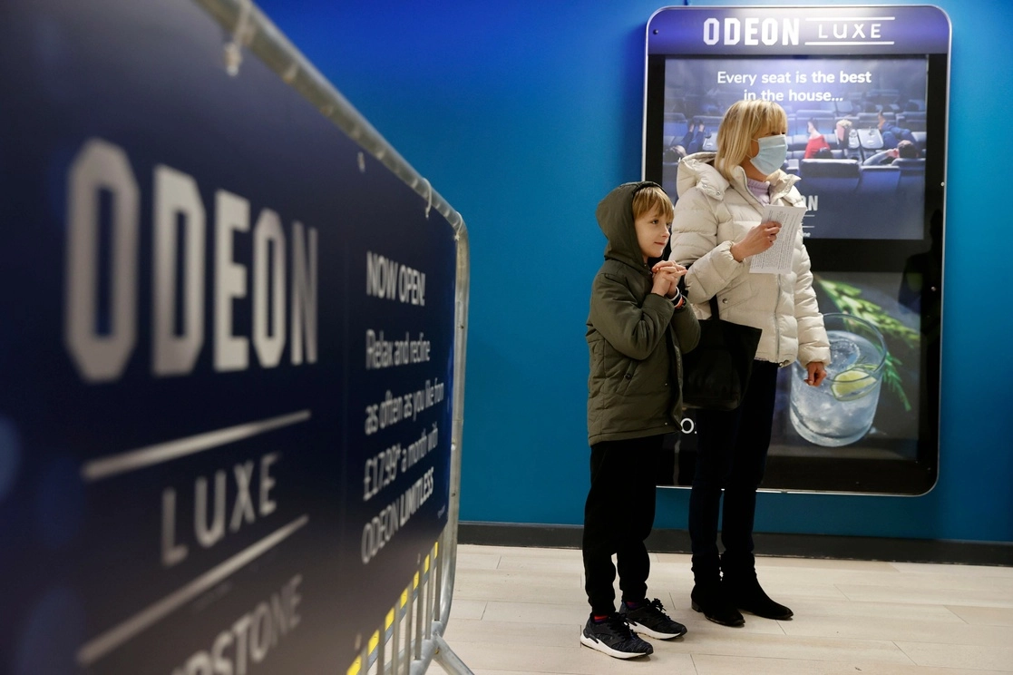 Centro de vacunas temporal establecido en un complejo de cines Odeon en Maidstone, sureste de Inglaterra, el 10 de febrero de 2021. Foto Afp
