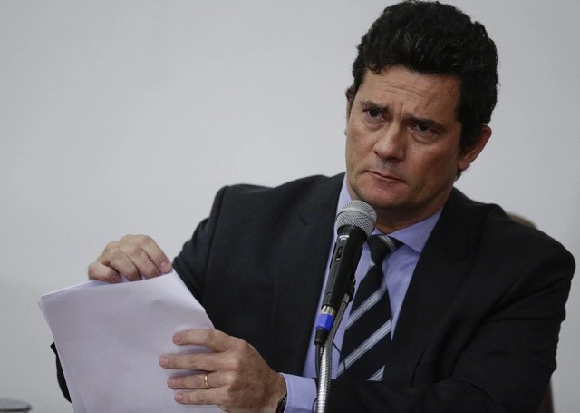 "No tengo cómo mantener los compromisos que asumí, sin condiciones de trabajo, sin tener cómo preservar la autonomía de la PF" o "forzado a concordar con la interferencia política en la PF", explicó Moro en una declaración ante la prensa en Brasilia. Foto Ap