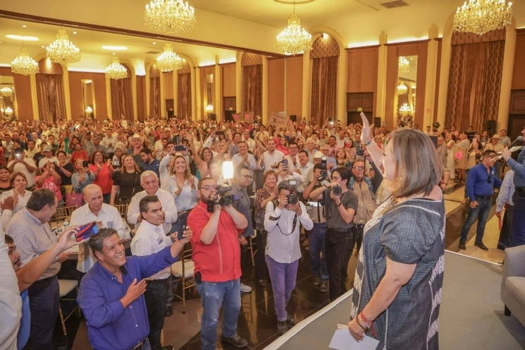 La senadora Xóchitl Gálvez Ruiz durante su gira por Sonora. Foto Cristina Gómez Lima 