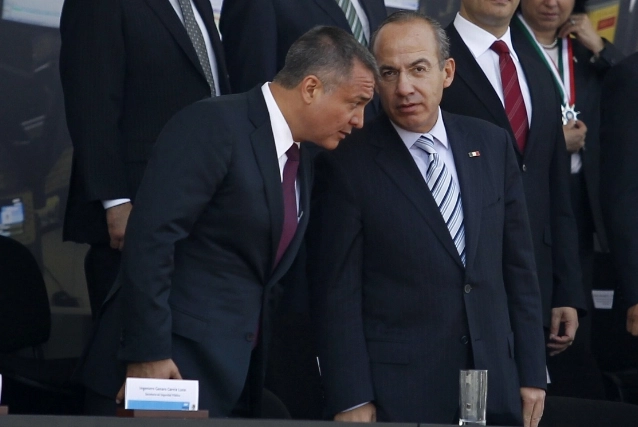 Los entonces secretario de Seguridad Pública, Genaro García Luna, y el presidente Felipe Calderón, en junio de 2012. Foto José Carlo González