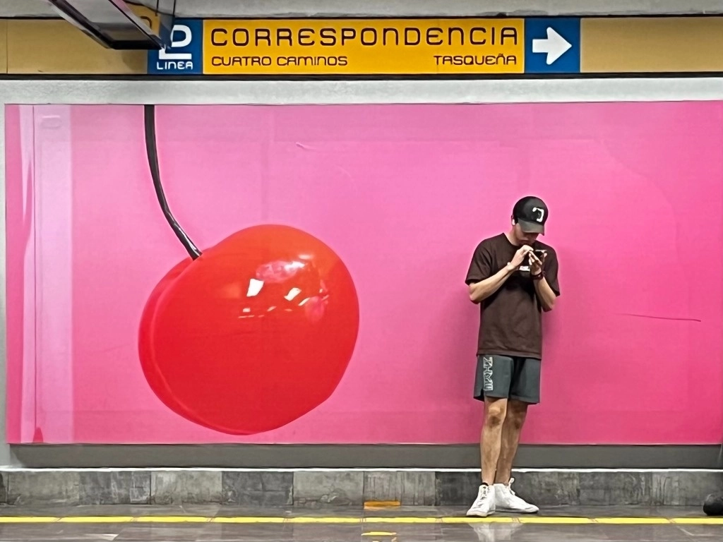 La principal vía para acceder a la pornografía es por medio de los teléfonos celulares. Foto Luis Castillo
