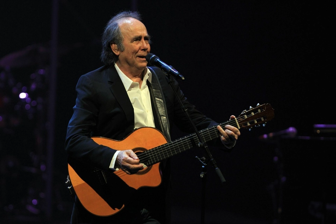 Joan Manuel Serrat durante una presentación en el Palacio de Bellas Artes, en la Ciudad de México, el 27 de enero de 2014. Foto Cuartoscuro