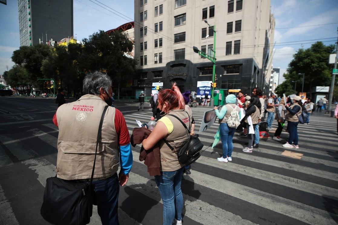 Ex trabajadores de los Servidores de la Nación bloquean Eje Central, el pasado 4 de julio. Foto Alfredo Domínguez