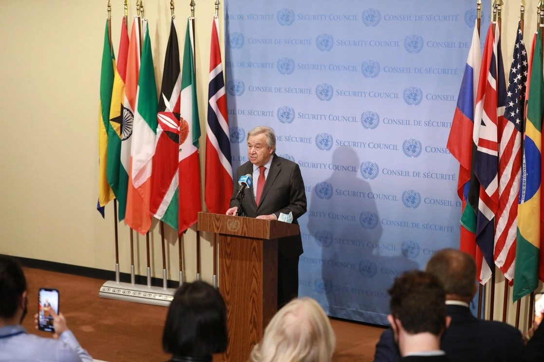 El secretario general de la Organización de las Naciones Unidas, António Guterres, habla a los periodistas en la sede de la ONU, en Nueva York, Eu el 24 de febrero de 2022. Foto Xinhua