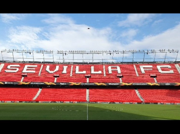 A pocos días del regreso de ‘Champions’ y Europa League, el Sevilla anunció un positivo por Covid-19, apenas un día después de que el Real Madrid también informara de un infectado, recordando al futbol que el coronavirus no ha desaparecido. Foto tomada del Twitter @SevillaFC