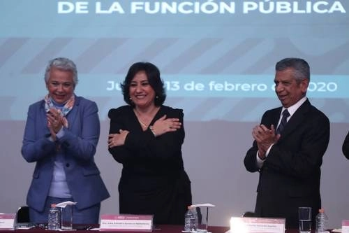 Acompañada de la titular de Gobernación, Olga Sánchez Cordero, la secretaria de la Función Pública, Irma Eréndira Sandoval, presentó ayer el Informe de Fiscalización 2019. Foto José Antonio López