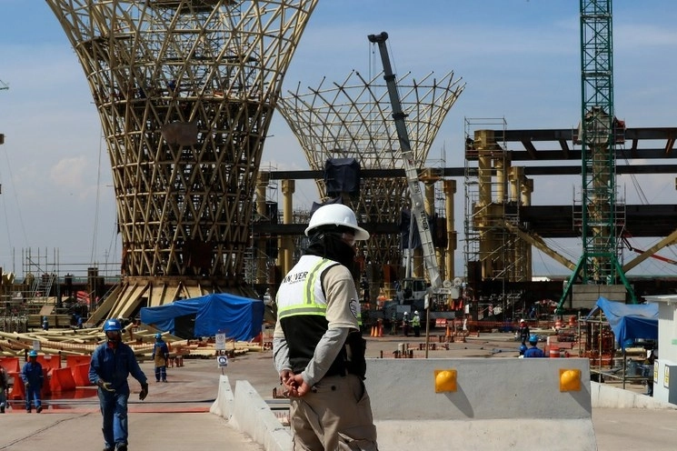Los datos sobre las ventas de acero de lo que sería el Nuevo Aeropuerto de la CDMX no pueden ser consultados, indicó la SFP. Foto Marco Pelaez
