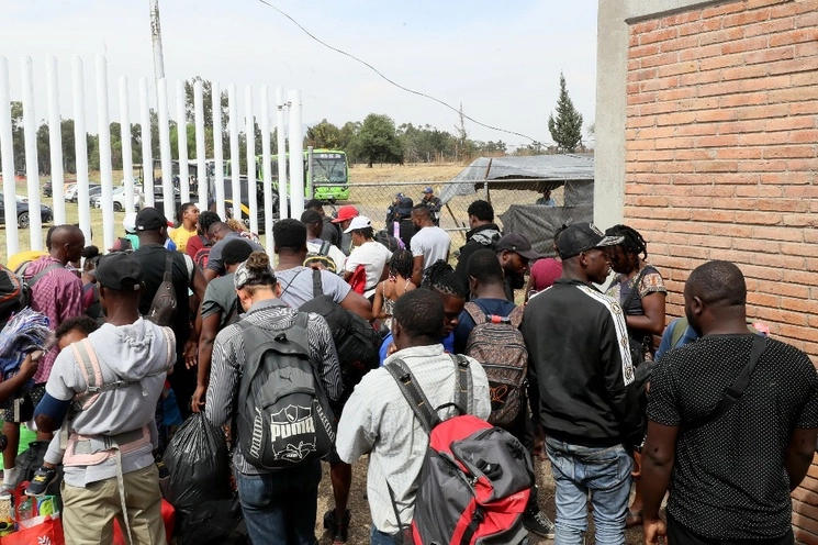 Migrantes llegan a un albergue temporal en Tláhuac, en la Ciudad de México, en imagen de archivo. Foto Roberto García Ortiz