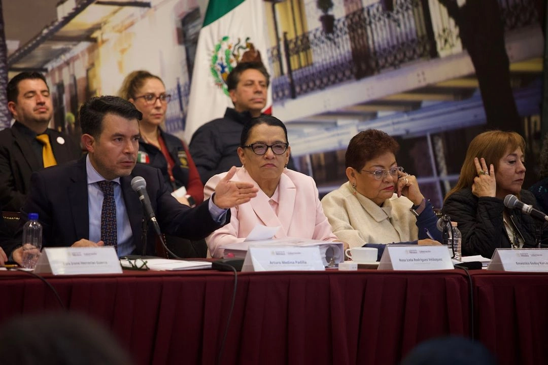 Rosa Icela Rodríguez, secretaria de Gobernación y funcionarios presentan el informe de avances de las mesas de diálogo sobre la agenda de desaparición de personas. Foto 