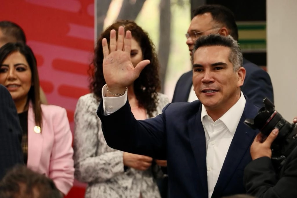 El presidente nacional del PRI, Alejandro Moreno, ofrece una conferencia de prensa en la sede nacional del partido, en la Ciudad de México, el 7 de septiembre de 2022. Foto Roberto García Ortiz