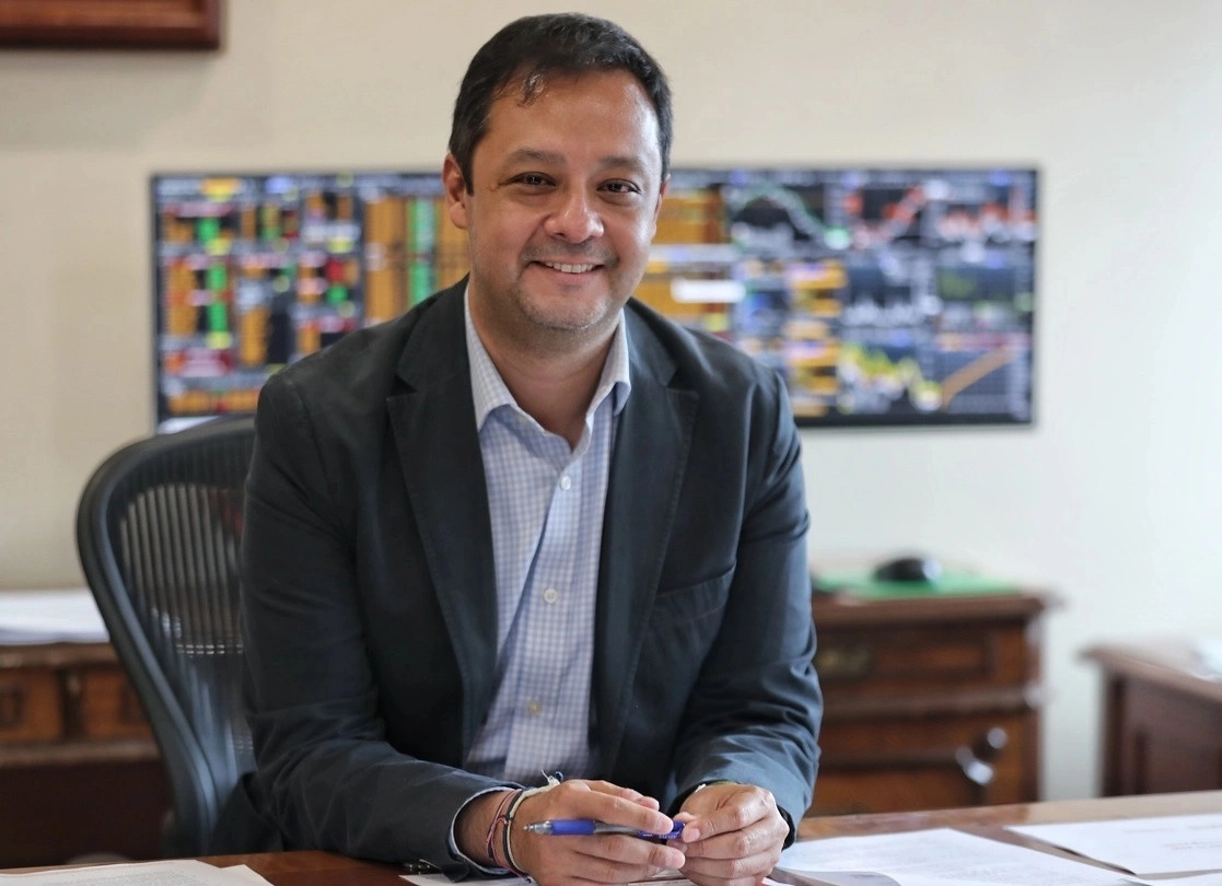 La Secretaría de Hacienda ya trabaja en mudar y transitar al mercado de deuda privada en Bolsa a un ecosistema de total emisiones sustentables, informó Gabriel Yorio. Foto Marco Peláez / Archivo