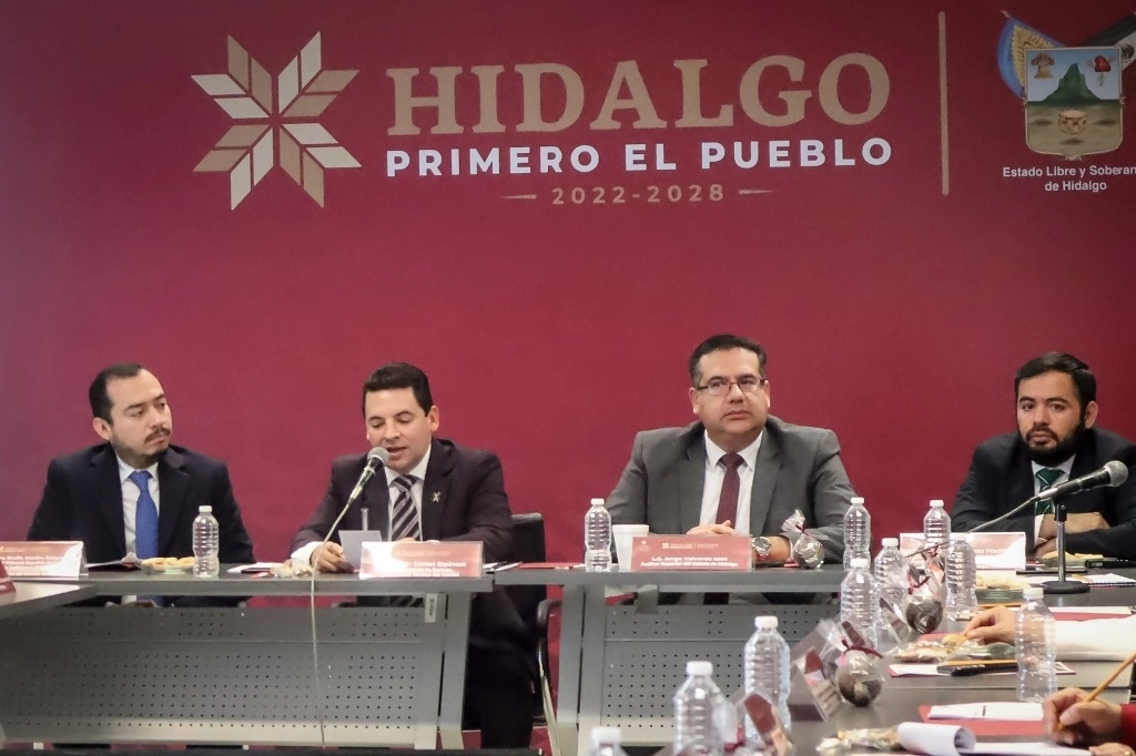 La administración del gobernador de Hidalgo, Julio Menchaca Salazar, ha planteado la actualización de los servidores públicos mejor capacitados. Foto cortesía