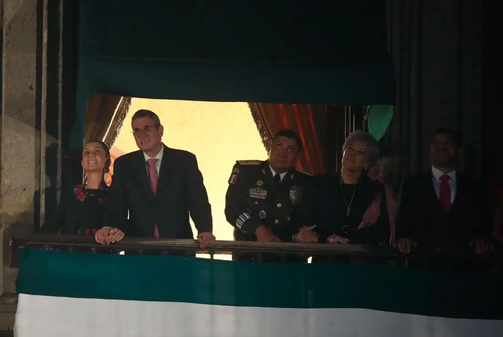Será también la primera ocasión en la que participaran el mandatario saliente y su sucesora. En la imagen, la presidenta electa, Claudia Sheinbaum, en Palacio Nacional durante el evento del Grito de la Independencia, el 15 de septiembre de 2024. Foto Cristina Rodríguez

