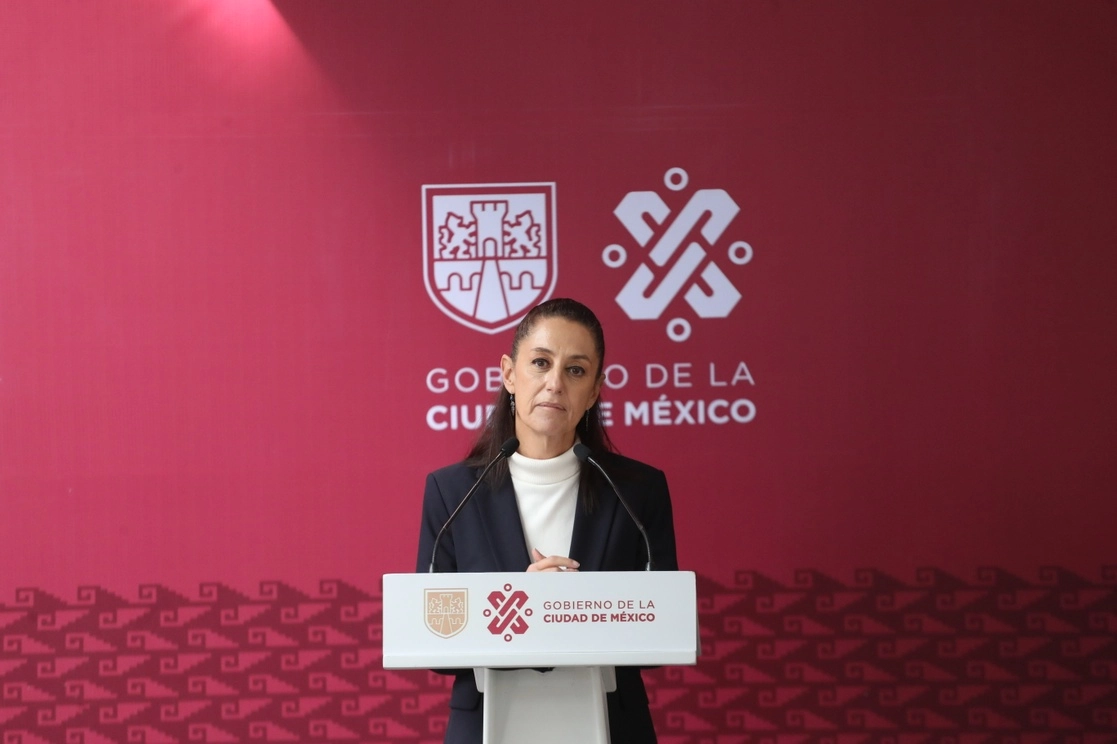 La jefa de Gobierno, Claudia Sheinbaum, acusó ayer al INE de no establecer un programa de austeridad acorde con los tiempos que se viven en el país y lo instó "a dejarse de pretextos" y realizar la consulta de revocación de mandato. Foto Luis Castillo 