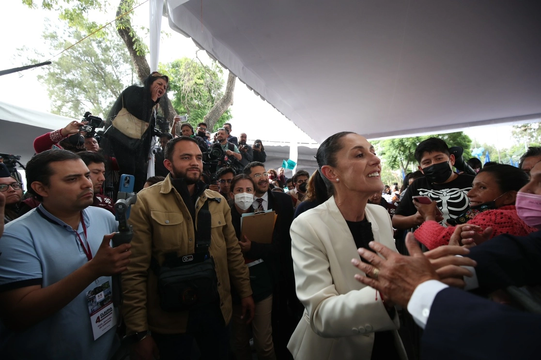 La jefa de Gobierno de la Ciudad de México, Claudia Sheinbaum, firmó un acuerdo que estipula mayores facultades a verificadores de la Cofepris. Foto María Luisa Severiano / Archivo 