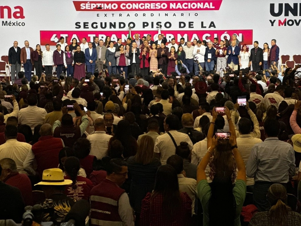Los morenistas declaran un receso durante el VII Congreso Nacional Extraordinario de Morena en el Centro Internacional de Convenciones y Exposiciones del World Trade Center, en la Ciudad de México, el 22 de septiembre de 2024. Foto Luis Castillo