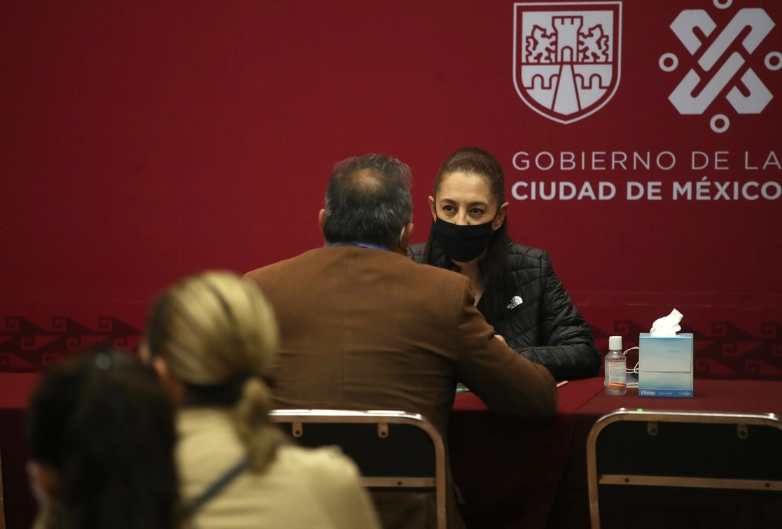 La jefa de Gobierno, Claudia Sheinbaum, reanudó ayer las audiencias públicas presenciales, luego de dos años suspendidas por la pandemia de covid-19. Foto Yazmín Ortega Cortés