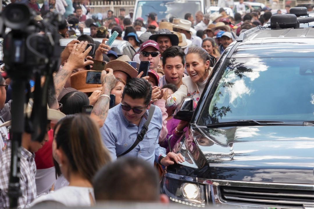 La presidenta Claudia Sheinbaum Pardo declaró en Hidalgo que la Cuarta Transformación existe porque hay mucho pueblo. “Esa es la grandeza de nuestra historia”. 