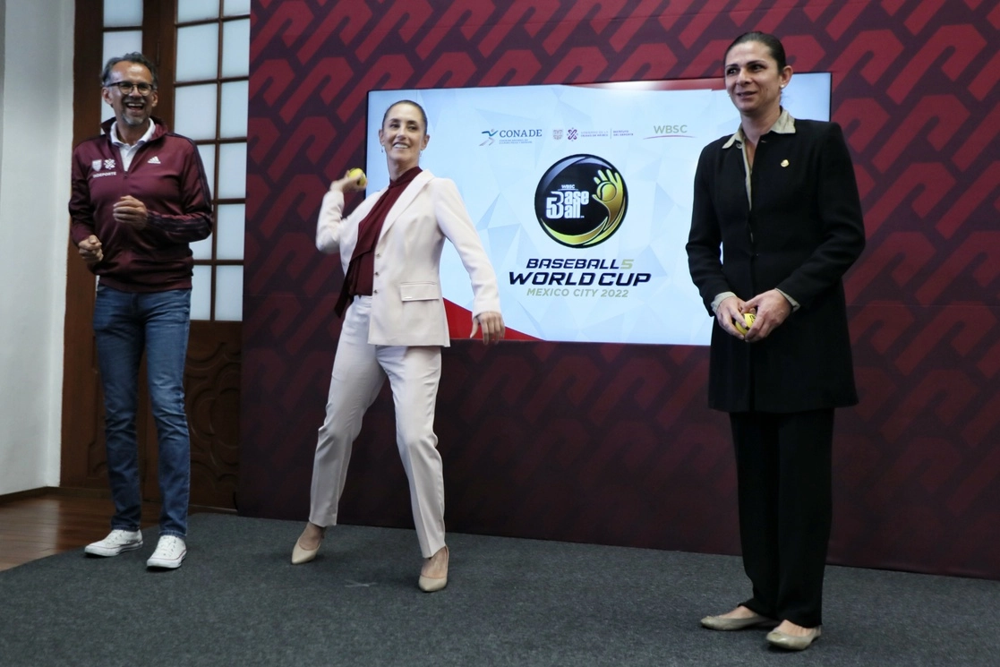 La jefa de Gobierno, Claudia Sheinbaum, durante el anuncio del primer mundial de beisbol 5, el cual se realizará en el Zócalo, del 7 al 14 de noviembre. Foto ‘La Jornada’
