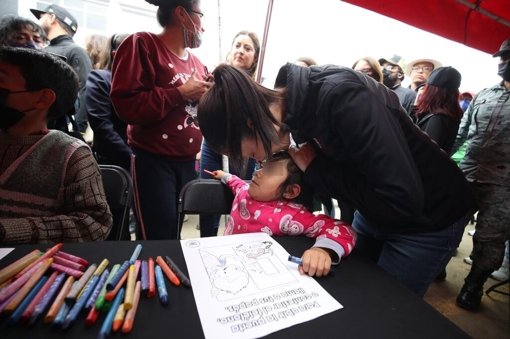 Sheinbaum recorrió la Feria del Bienestar, cerca de donde se registró el enfrentamiento. Foto Yazmín Ortega Cortés