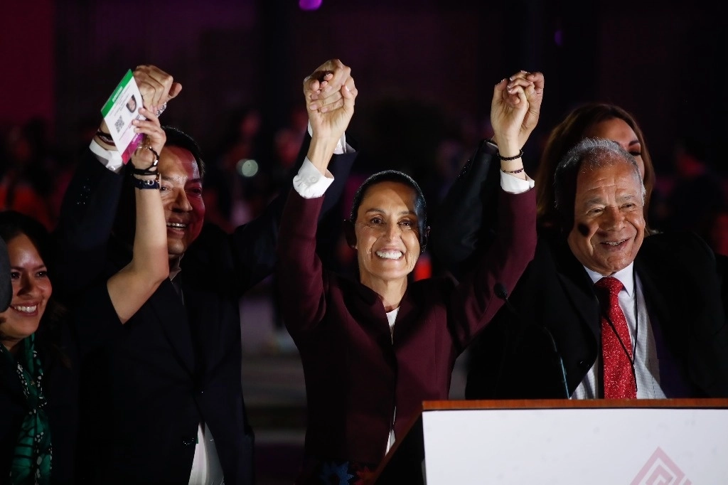 Un día después del primer debate entre candidatos a la Presidencia del país, la aspirante de la coalición Sigamos Haciendo Historia, Claudia Sheinbaum, expresó en Lerma, estado de México, su satisfacción por el resultado y el impacto de ese ejercicio, el 7 de abril de 2024. Foto Cristina Rodríguez