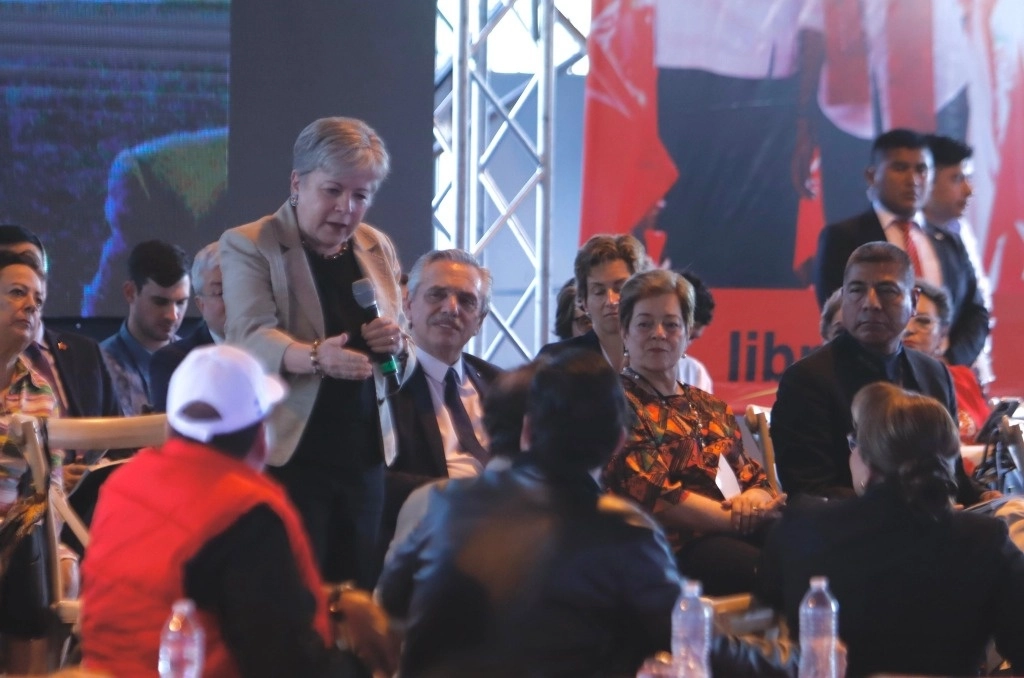 La canciller Alicia Bárcena participó en la ceremonia oficial de la Conmemoración del 15 aniversario del Golpe de Estado de 2009 en Honduras. Foto SRE