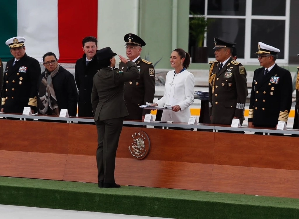 En Nuevo León, la presidenta Claudia Sheinbaum encabezó el 112 aniversario del Día del Ejército Mexicano e inauguró las instalaciones del 27 Regimiento de Caballería Motorizado. Foto Cristina Rodríguez  