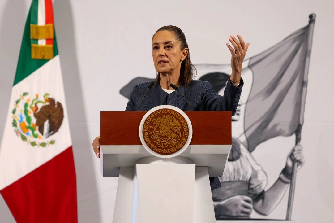 Claudia Sheinbaum, Presidenta de México, durante la mañanera del pueblo, en la cual anuncio que se amplio en cien mil viviendas la meta de un millón que se tenía programada por parte del Programa Nacional de Vivienda. 