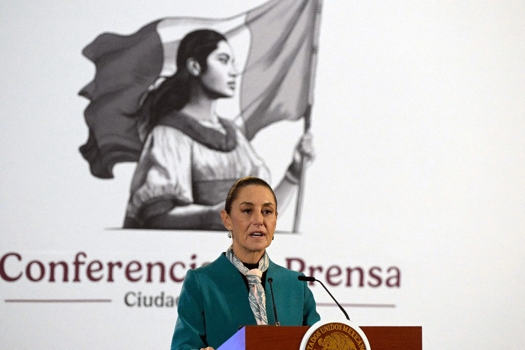 La presidenta Claudia Sheinbaum durante la conferencia matutina en Palacio Nacional, el 6 de noviembre de 2024. Foto Ap