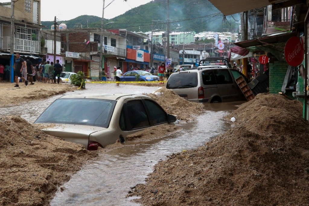 Afectaciones causadas por el paso del huracán 'John' en Acapulco, Guerrero. Foto Ap