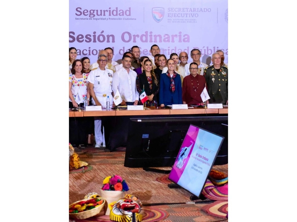 La presidenta Claudia Sheinbaum estuvo al frente de la sesión ordinaria del Consejo Nacional de Seguridad Pública, llevada a cabo en Acapulco, Guerrero. Estuvo acompañada por los gobernadores, así como por Raymundo Pedro Morales, secretario de Marina; Omar García Harfuch, de Seguridad; Rosa Icela Rodríguez, de Gobernación, y Ricardo Trevilla, de la Defensa. Foto Cuartoscuro 




