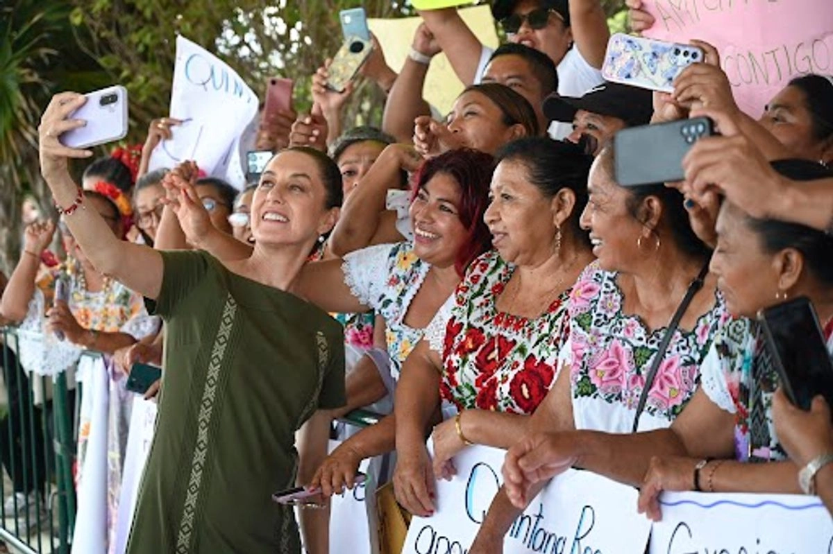 La mandataria continuó este fin de semana la gira con motivo de su primer Informe. La imagen, en Quintana Roo. 