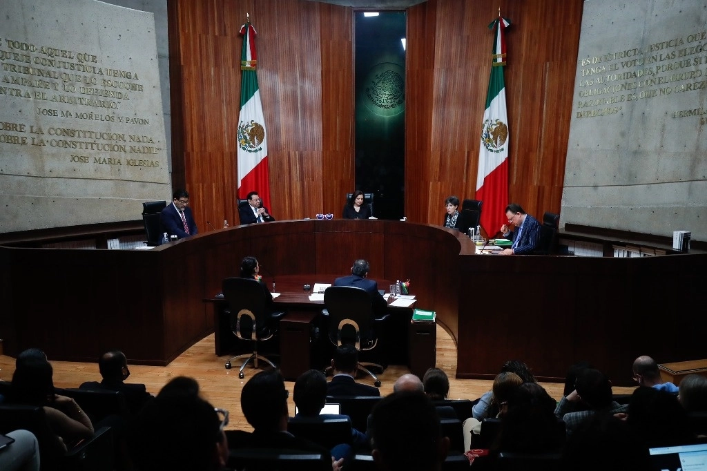 Los magistrados resolvieron, por mayoría de dos votos contra uno, que el mandatario abordó temáticas político-electorales. Foto Cristina Rodríguez/ La Jornada
