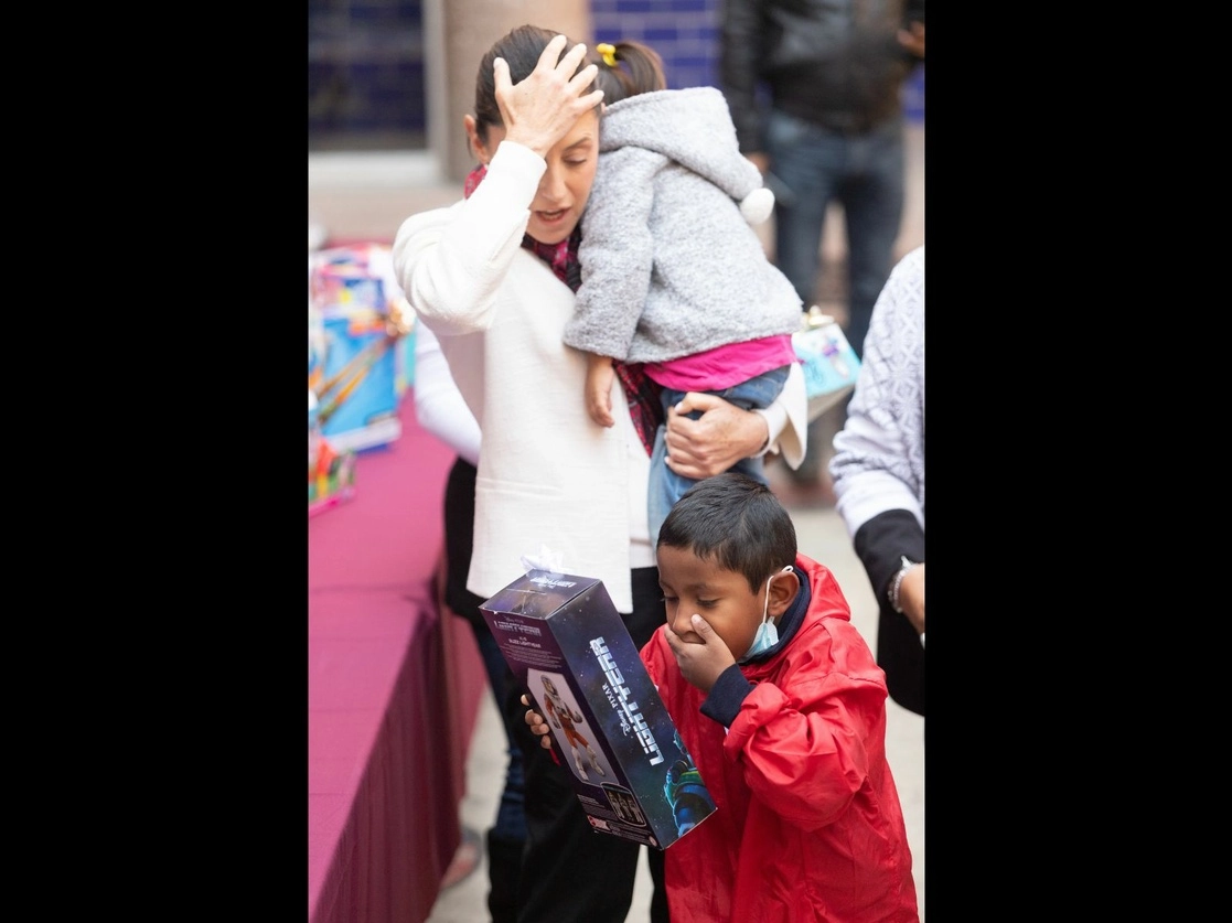 La jefa de Gobierno festejó el Día de Reyes con 46 niños del centro de estancia infantil de la fiscalía capitalina. Todos se portaron muy bien, les dijo. Foto Pablo Ramos