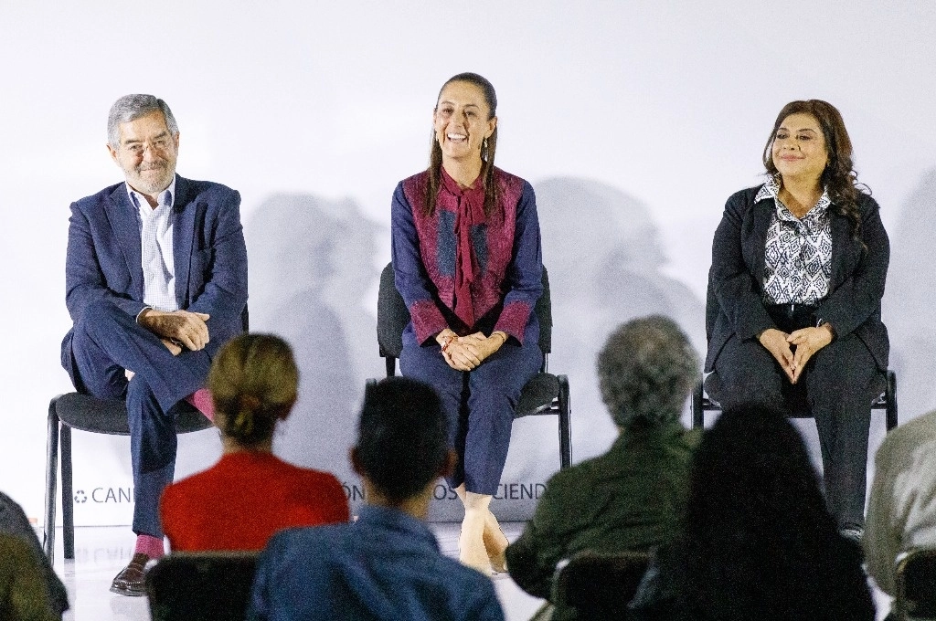 Claudia Sheinbaum Pardo presentó su decálogo ‘República Sana’, en el Museo Interactivo de Economía. La acompañaron Clara Brugada y Juan Ramón de la Fuente. Foto Pablo Ramos 