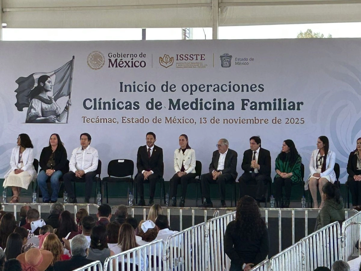 La presidenta, Claudia Sheinbaum Pardo, inauguró la clínica Issste Materno Infantil Juana Belén Gutiérrez y también la clínica de Los Héroes; ambas darán atención a 100 mil derechohabientes de Tecámac, estado de México.