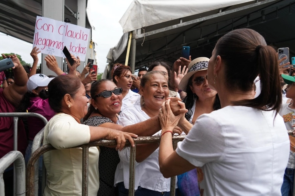 El primero de junio de 2025 “todos vamos a elegir a jueces, magistrados y ministros”, ratificó ayer la mandataria en gira por Campeche. Foto Presidencia