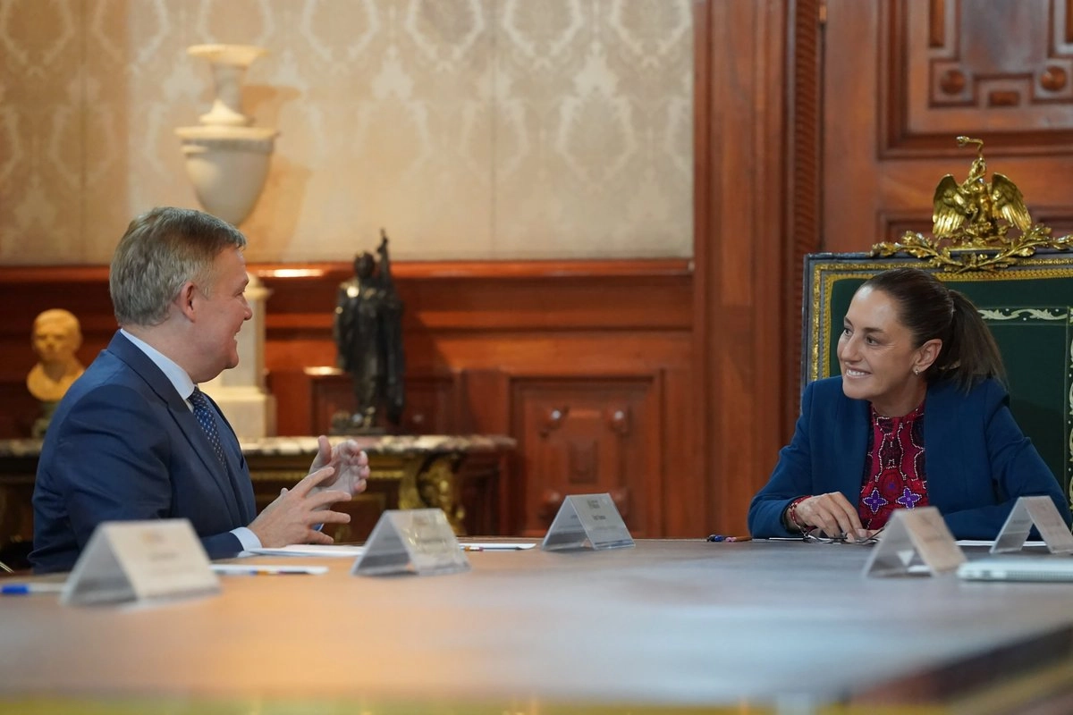 La presidenta Claudia Sheinbaum durante el encuentro con el director ejecutivo de Scotiabank, Scott Thomson. Foto tomada de 