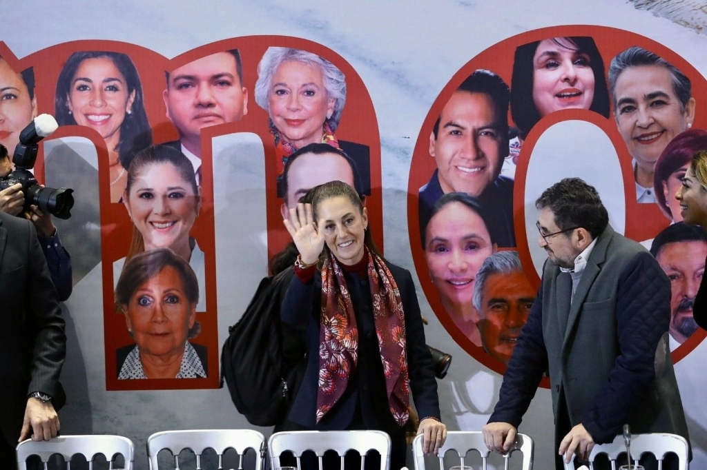 Claudia Sheinbaum encabeza la reunión plenaria del Grupo Parlamentario de Morena, realizada en un hotel de la Ciudad de México, el 31 de enero de 2024. Foto Luis Castillo

