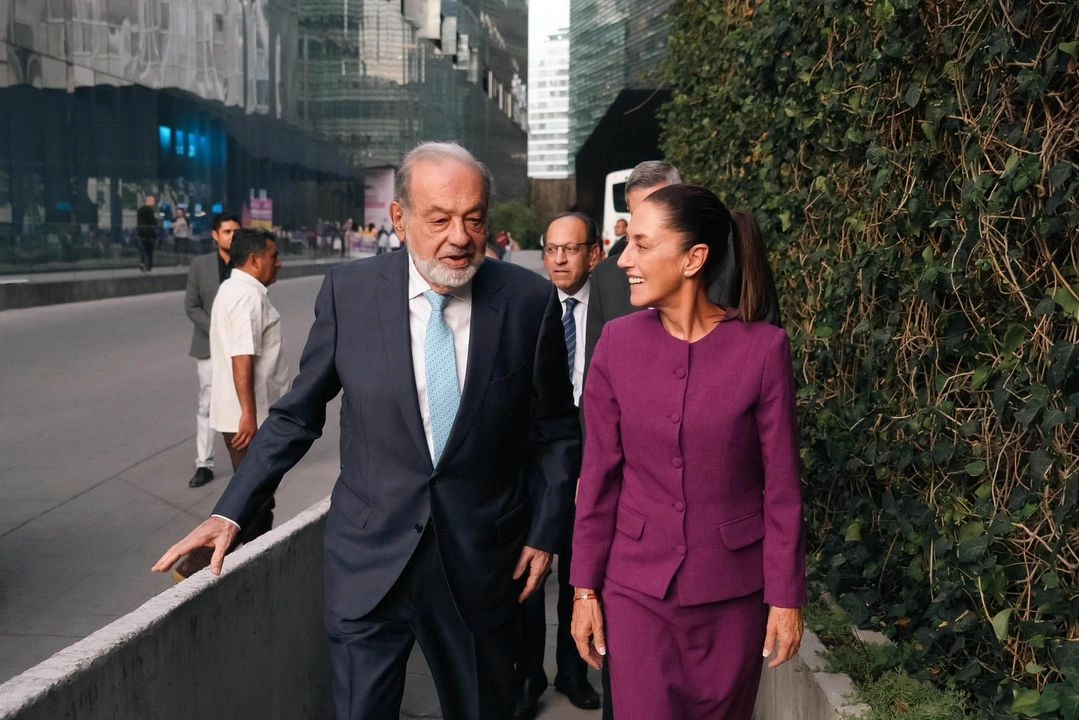 Slim llegó aproximadamente a las 15:30 horas al inmueble. Foto
