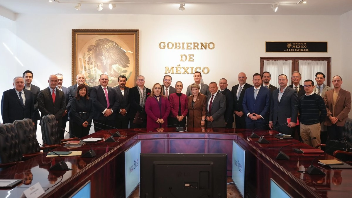 La presidenta Sheinbaum difundió esta fotografía tras la reunión que sostuvo con organismos y asociaciones. 