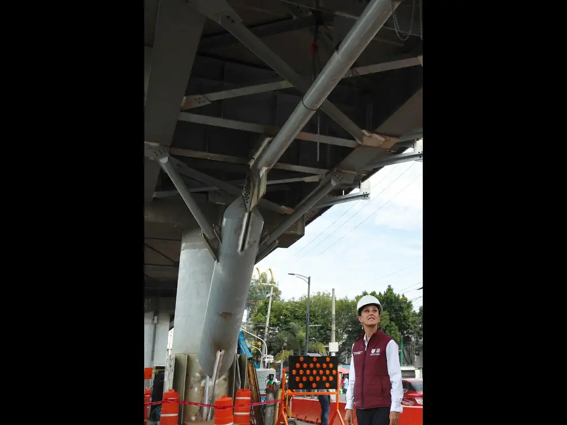 La jefa de Gobierno de la Ciudad de México informó que se incrementarán los frentes de trabajo para la rehabilitación y reforzamiento de la llamada línea dorada del Metro; aclaró que aún no hay fecha precisa para su reapertura. Expuso que se realizan obras que antes nadie se había atrevido a hacer, al abordar el proyecto de modernización de la Línea 1. Foto Cristina Rodríguez