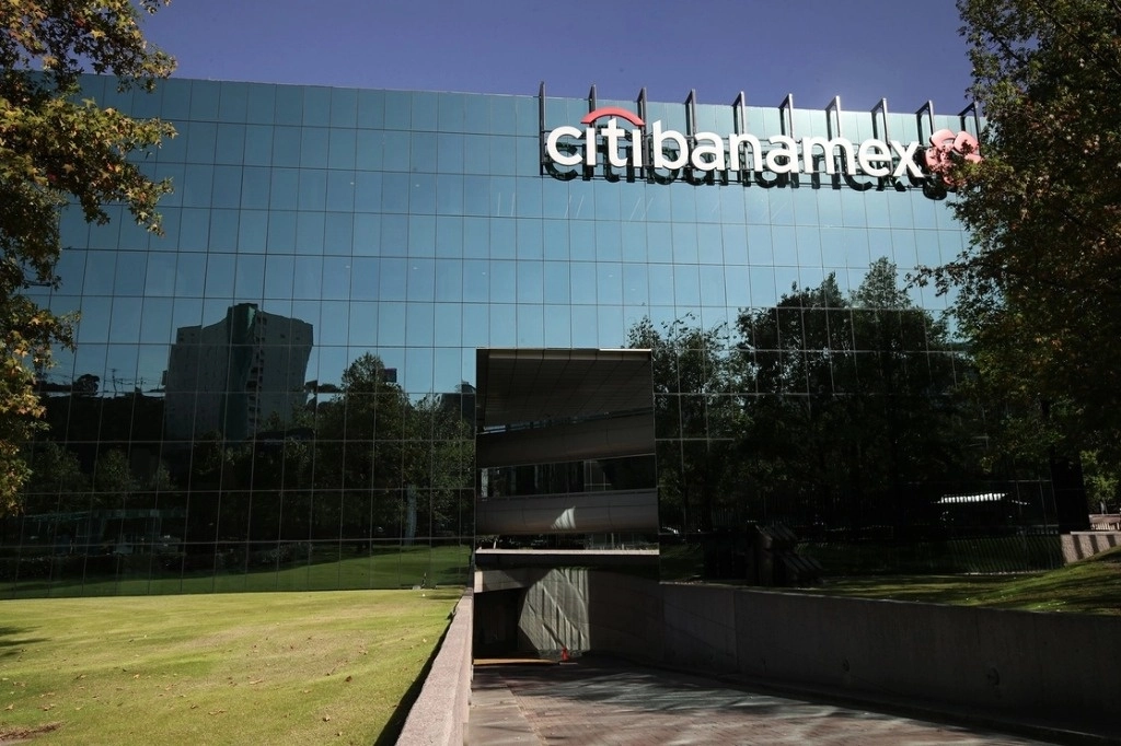 A menos de una semana de haber comenzado las campañas electorales, las principales contendientes a la presidencia de la República, Claudia Sheinbaum y Xóchitl Gálvez coincidirán en la reunión plenaria de Consejeros de Citibanamex. Foto María Luisa Severiano / Archivo