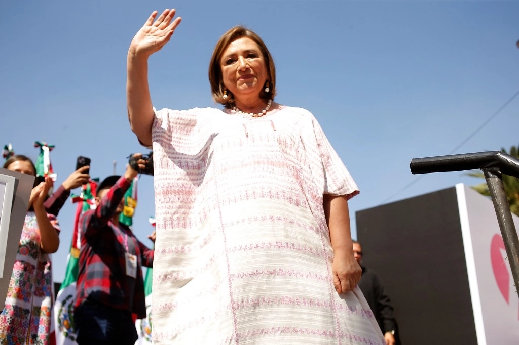 La candidata Xóchitl Gálvez abrió la posibilidad de diálogo con el partido MC ahora que no tiene candidato. Foto María Luis Severiano/Archivo